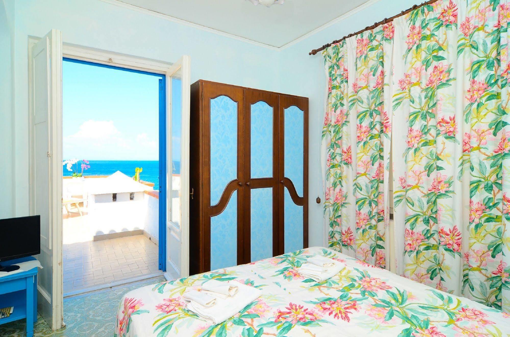 Hotel Terme Marina Lacco Ameno  Exterior photo